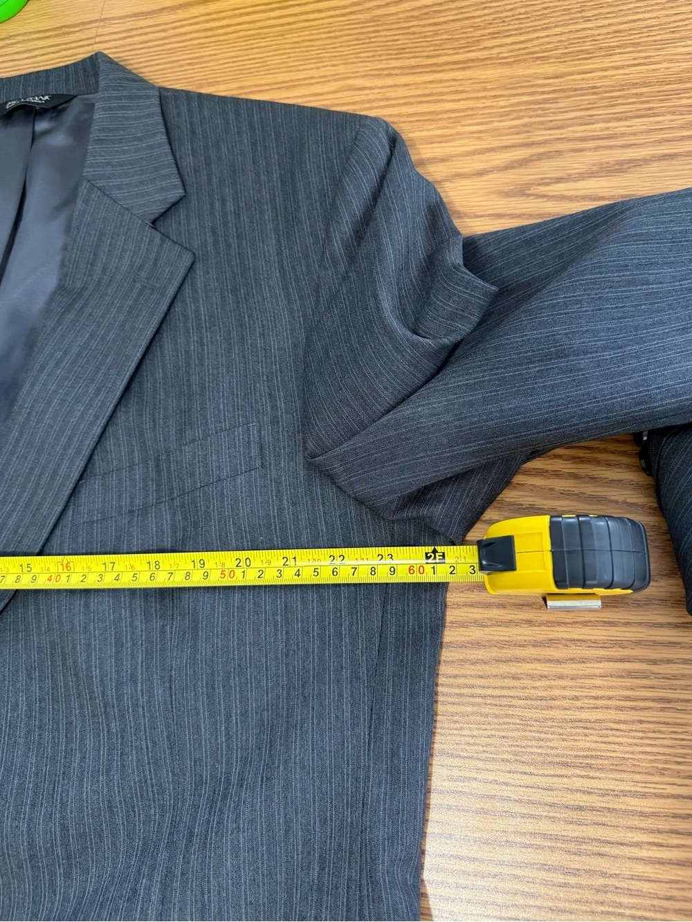 46R Jos. A Banks Suit - 2 Button Dark Gray Pin Stripe. Pants included. - Picture 6 of 15